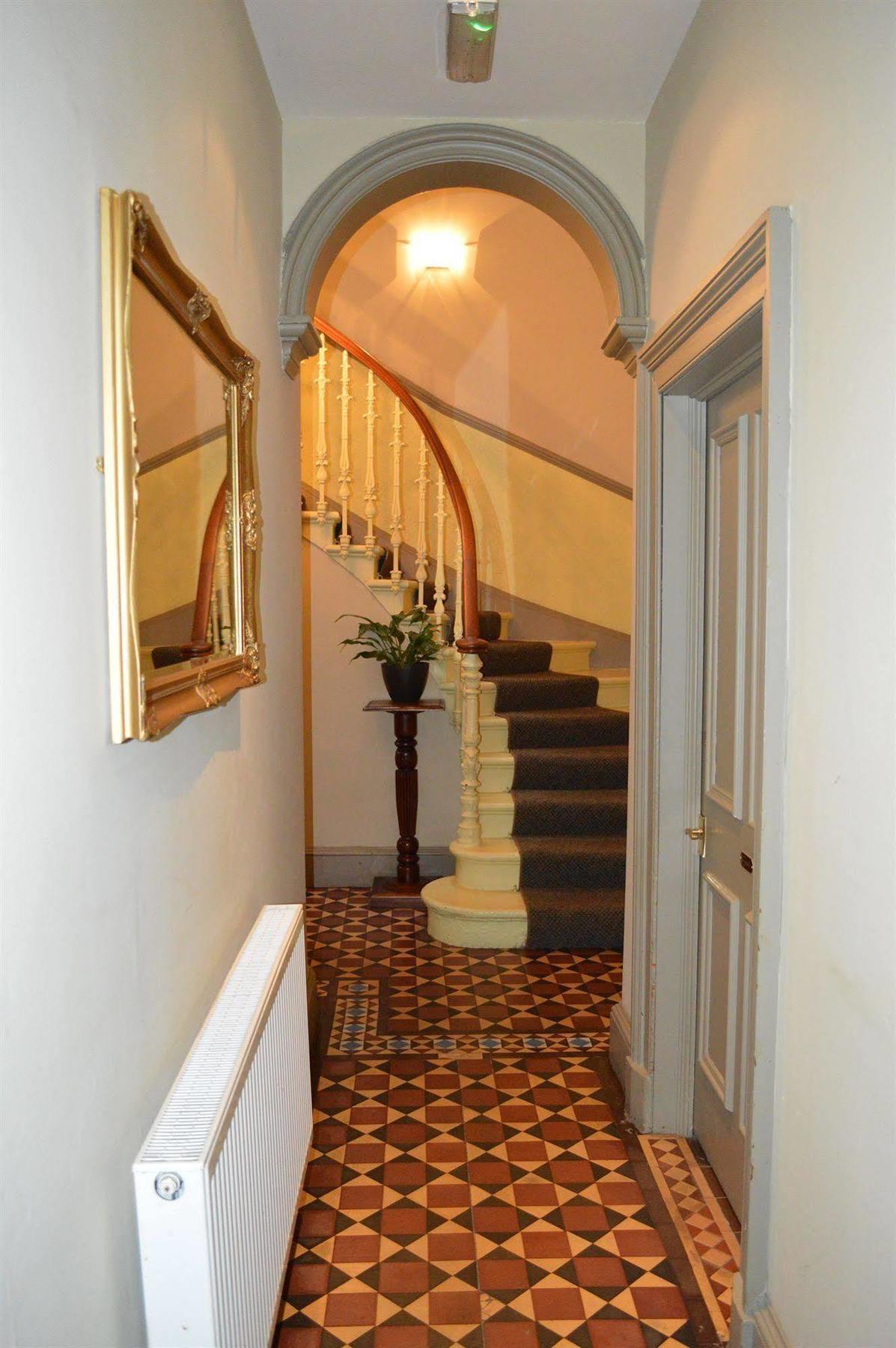 Mw Townhouse Hotell EDI Eksteriør bilde